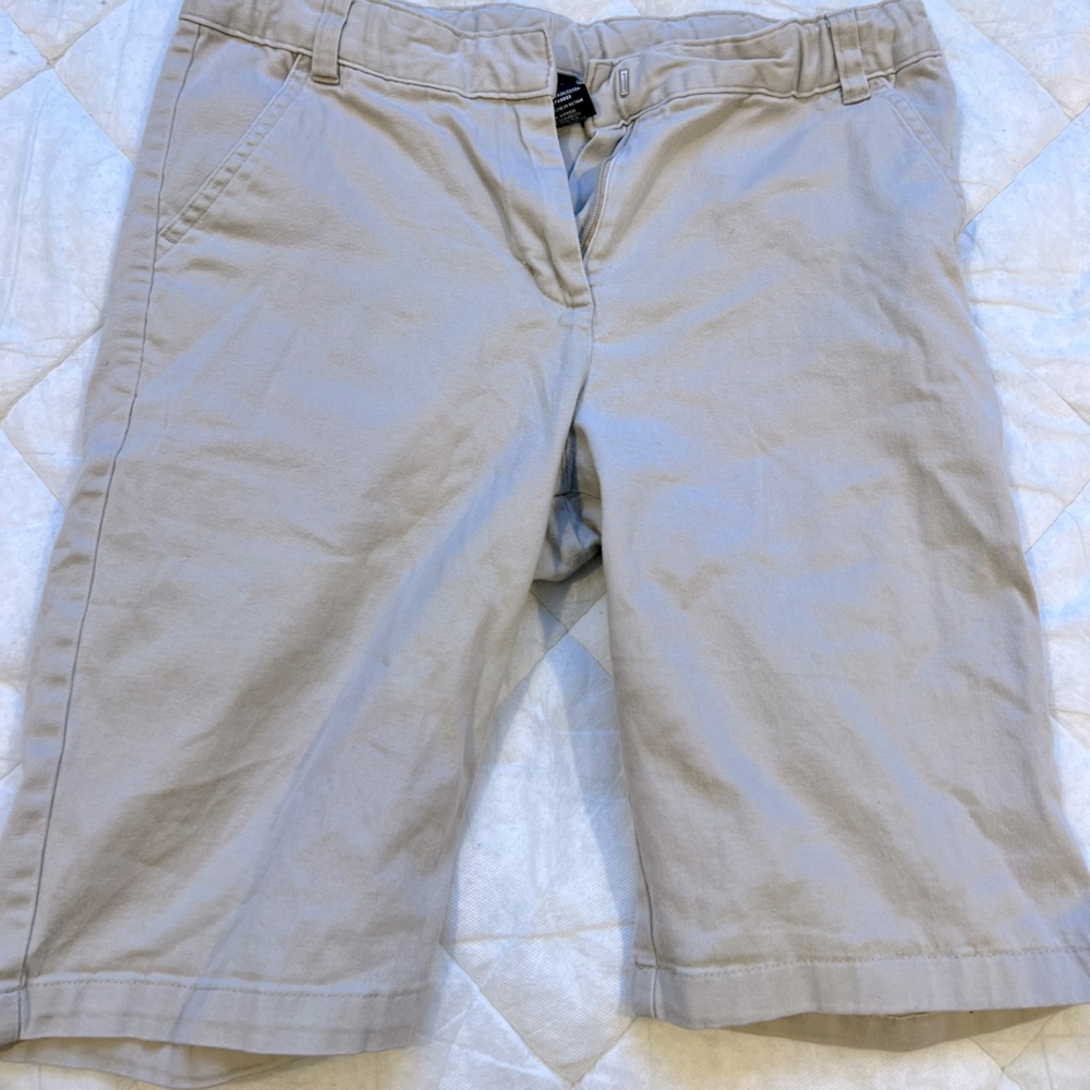 Kaki shorts